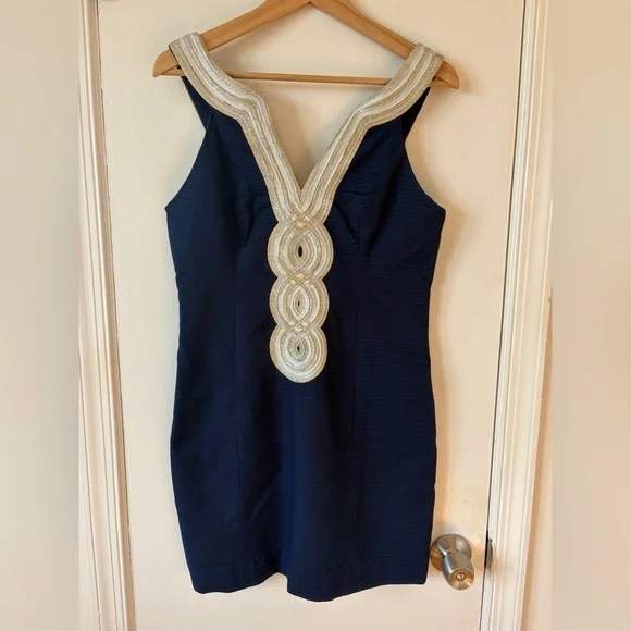 Lilly Pulitzer Valli Shift Dress Navy Gold Figure Flattering notch neckline 4 - Picture 2 of 6